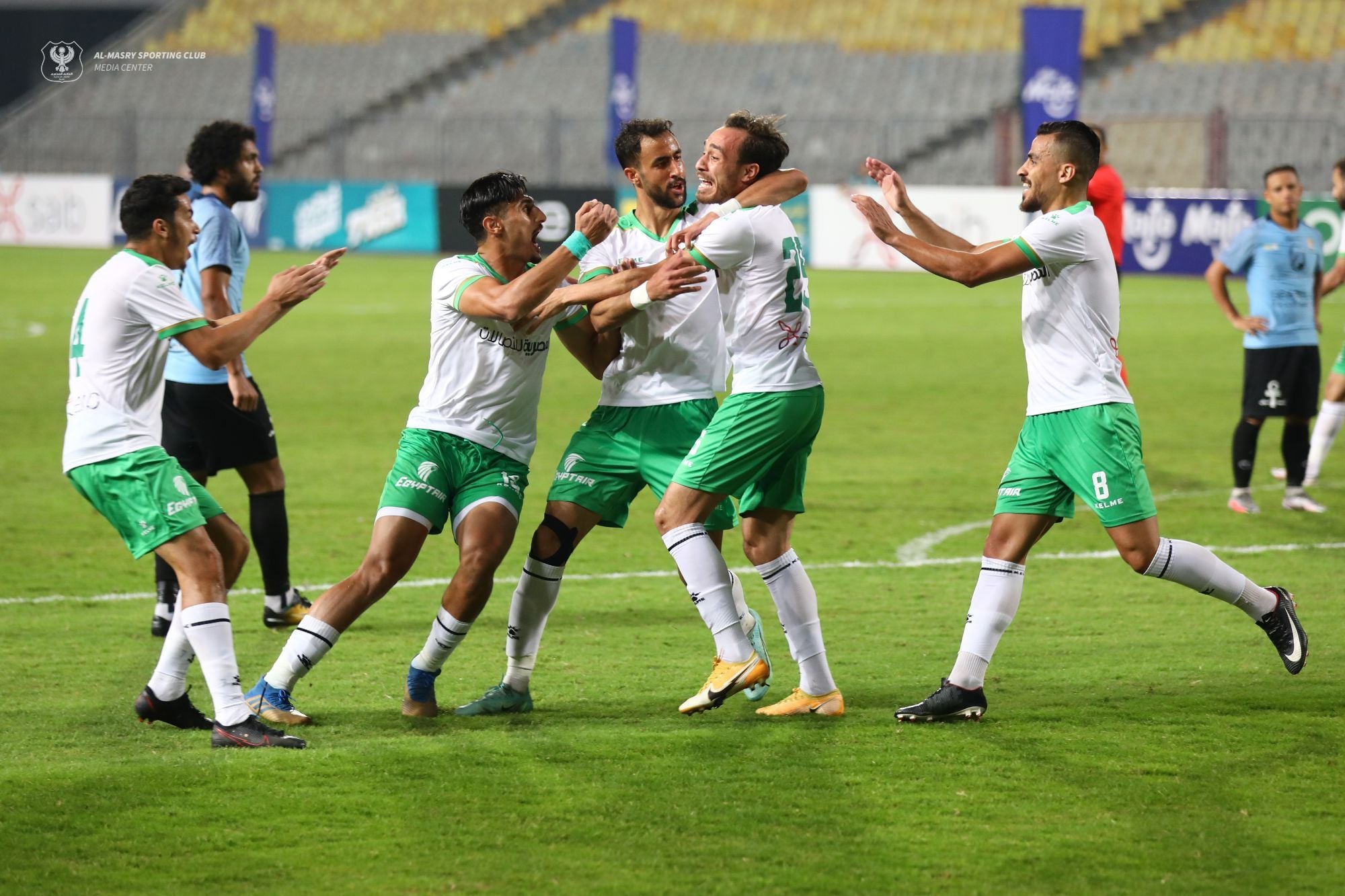 احتفال محمد عنتر مع زملائه بتسجيله هدف المصري
