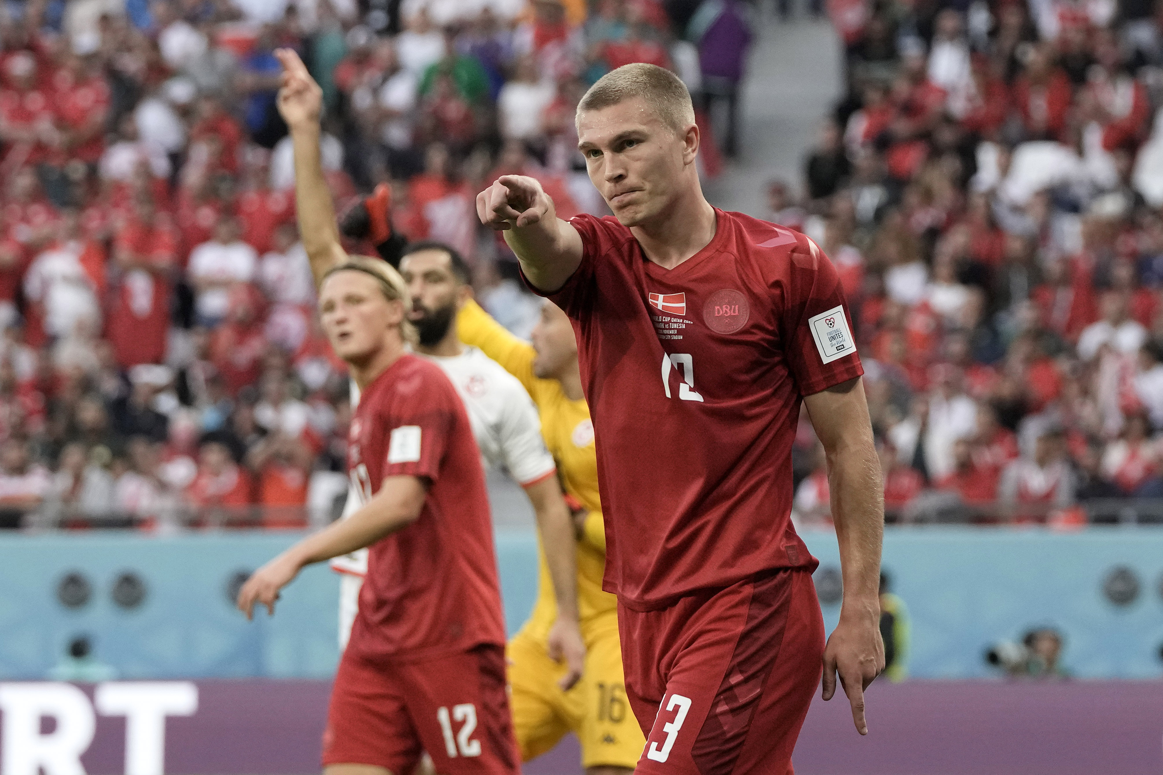منتخب تونس يتألق ضد الدنمارك في كأس العالم ويفرض عليه التعادل