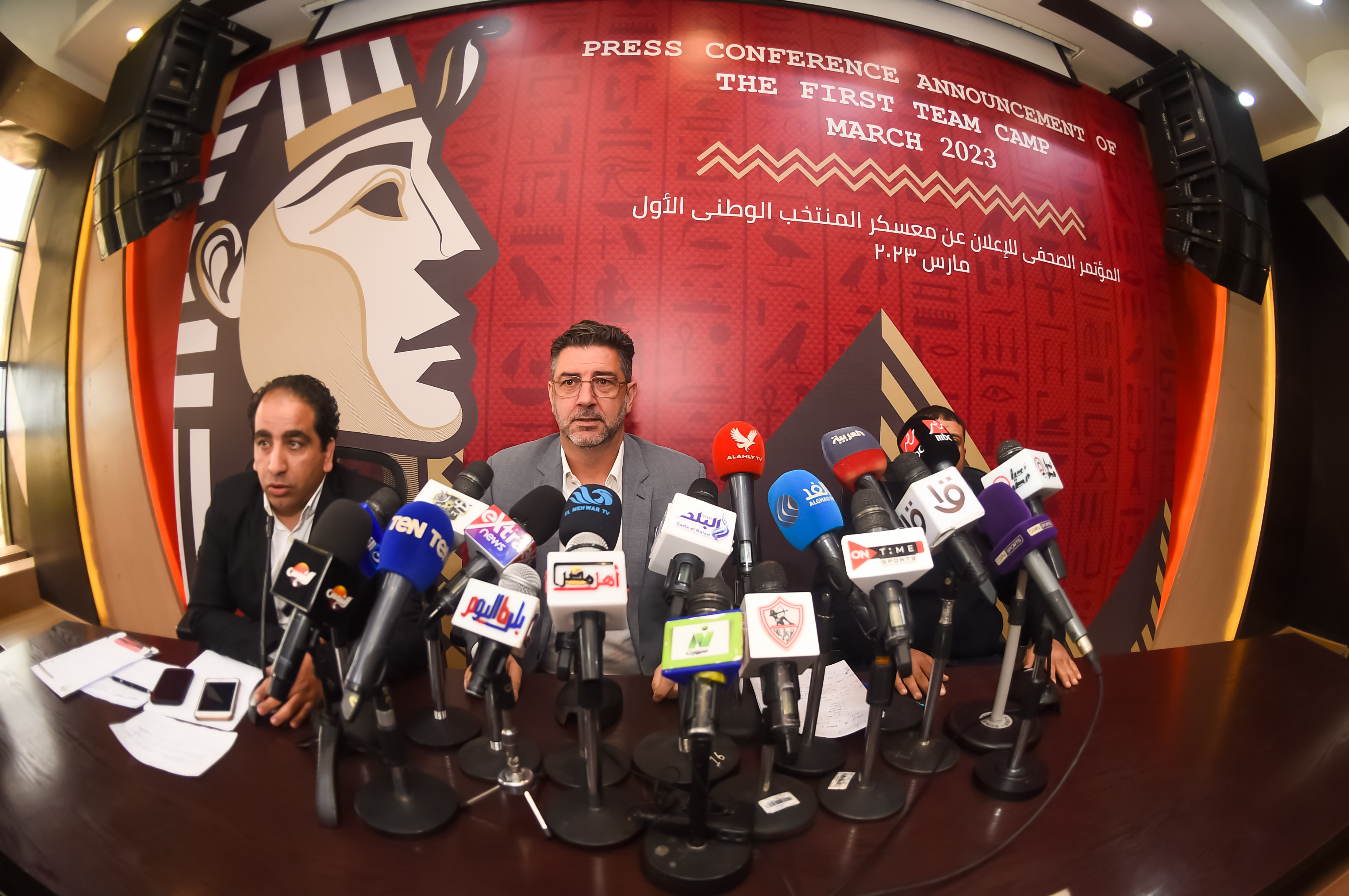 مؤتمر صحفي إلى البرتغالي روي فيتوريا المدير الفني لمنتخب مصر لإعلان تفاصيل معسكر شهر مارس
