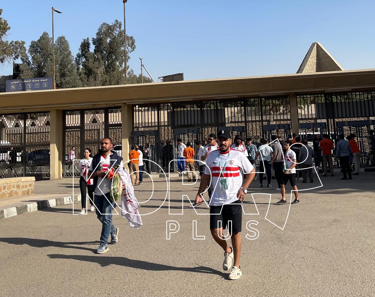جماهير الزمالك تتوافد على ستاد القاهرة لمؤازرة الفريق أمام دريمز الغاني في الكونفدرالية