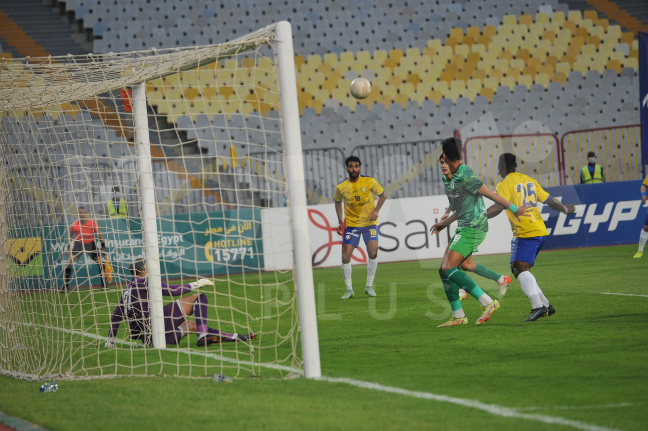الإسماعيلي يُسقط المصري بثلاثية في أولى مباريات حمزة الجمل مع الدراويش