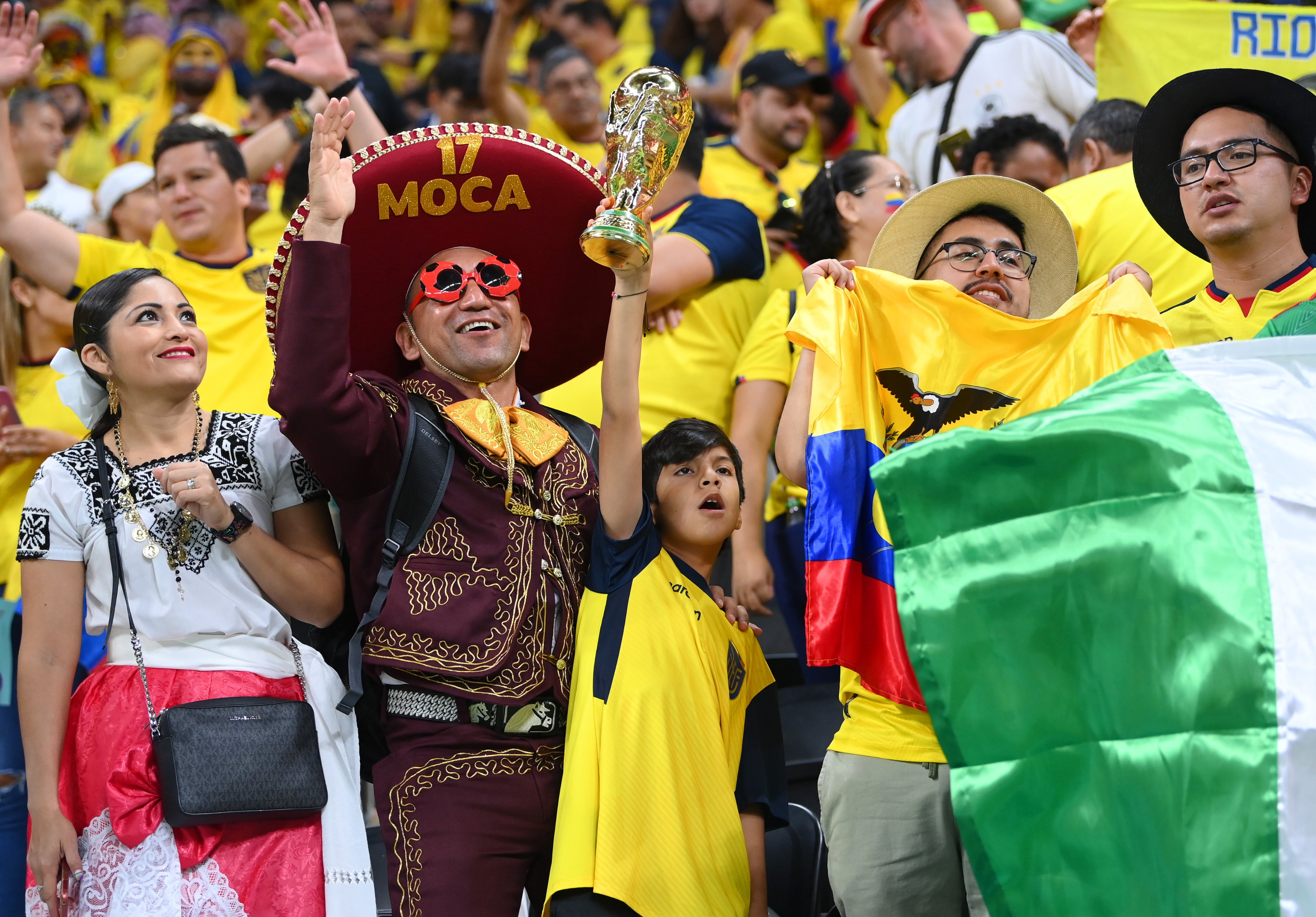 أجواء احتفالية في ملعب البيت قبل مباراة قطر والإكوادور