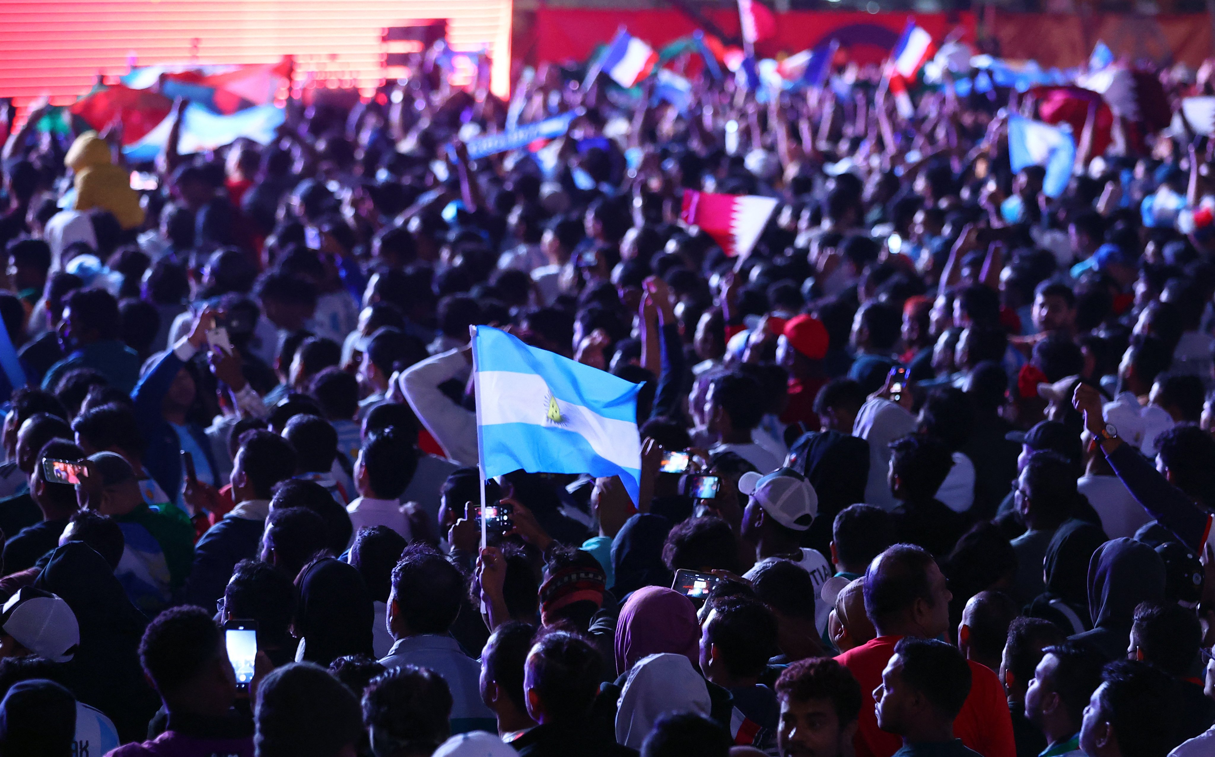 أجواء جماهيرية مميزة في نهائي كأس العالم بين الأرجنتين ضد فرنسا