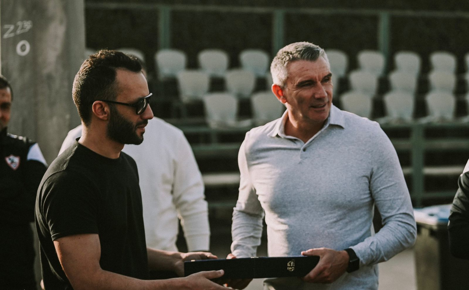 تكريم كارتيرون بعد رحيله عن الزمالك خلال مران الفريق