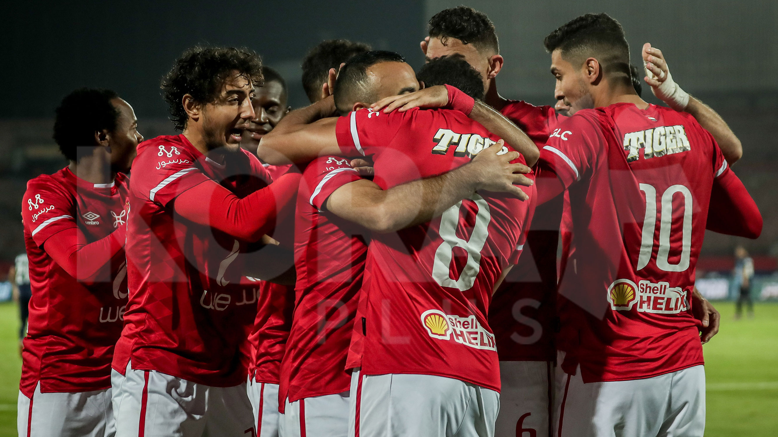 الأهلي يُسقط بيراميدز بثلاثية في الدوري المصري