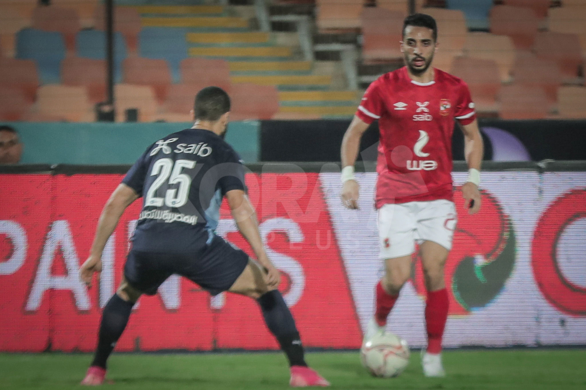 الأهلي يتخطى عقبة بيراميدز في كأس مصر بثنائية طاهر وحسام حسن