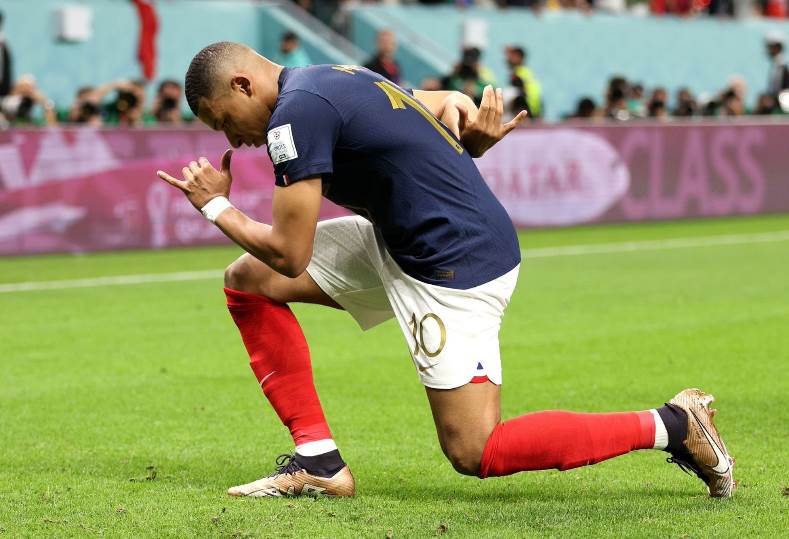 For the sake of a dream.. What did Mbappé say to the French players between the two halves of the World Cup final?.. Video