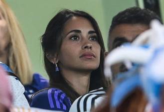 كيف دعمت أنتونيلا ليونيل ميسي في مباراة الأرجنتين ضد أستراليا؟