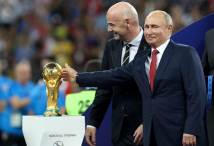 بوتين مع كأس العالم