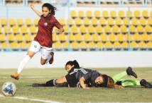 فدوى الحسيني وصراع على الكرة مع ميرنا فاروق خلال نهائي كأس مصر