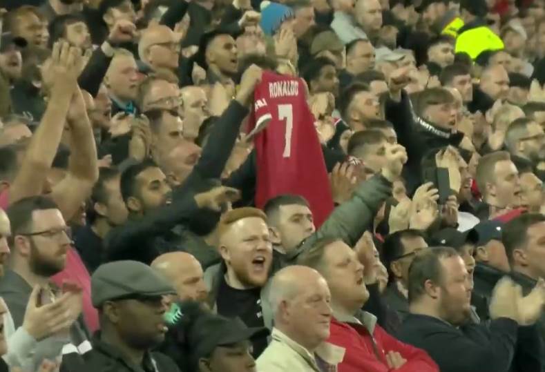 جماهير ليفربول ومانشستر يونايتد