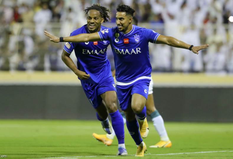 الدوسري وكاريو لاعبا الهلال