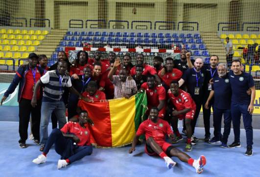 منتخب غينيا يحتفل بتأهله لكأس الأمم الأفريقية لكرة اليد