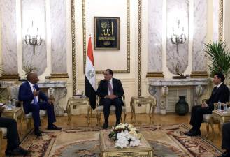 رئيس الوزراء مصطفى مدبولي في اجتماعه مع موتسيبي رئيس كاف