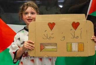 استقبال أطفال أيرلندا لمنتخب فلسطين
