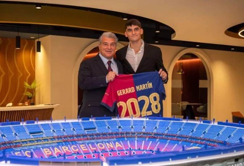 برشلونة يجدد عقد جيرارد مارتين حتى 2028