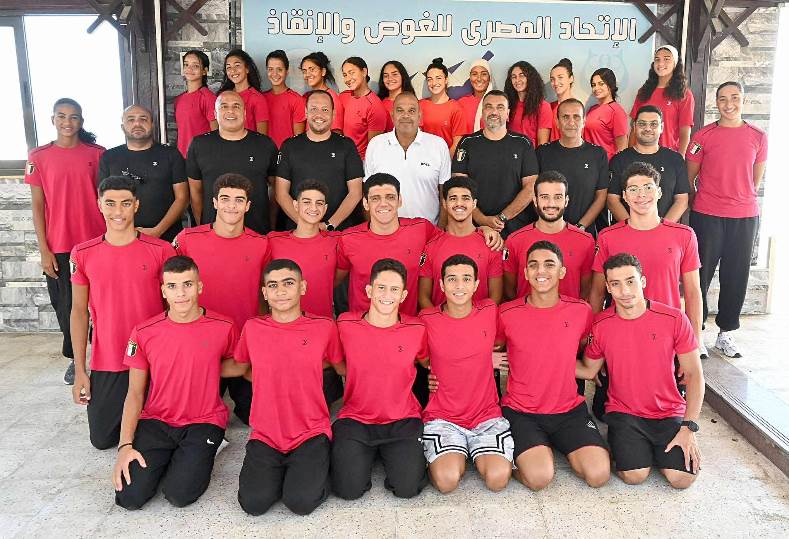 منتخب السباحة بالزعانف