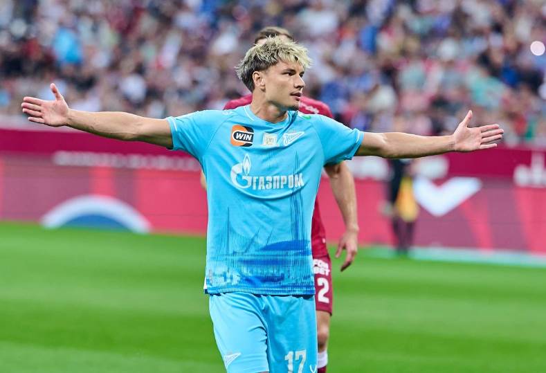 أندري موستوفوي لاعب زينيت