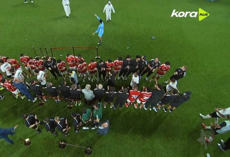 ممر شرفي من لاعبي الأهلي للزمالك