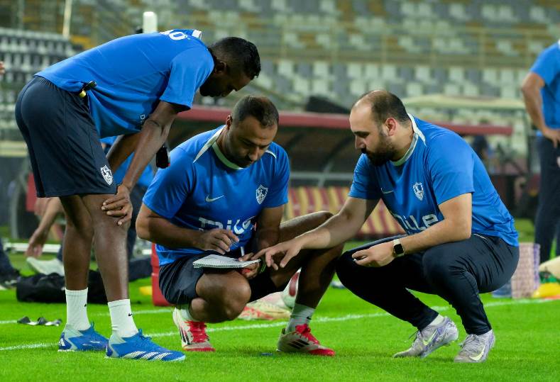 محمد علاء محلل أداء الزمالك مع أحمد عبدالرؤوف المدير الفني