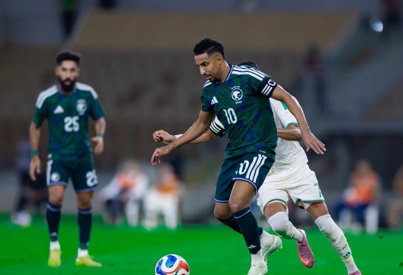 المنتخب السعودي ضد الجزائر