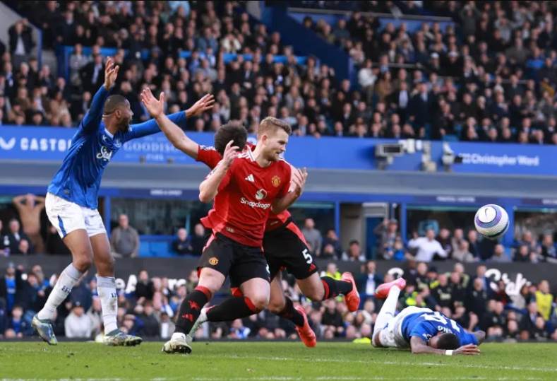 مانشستر يونايتد ضد إيفرتون