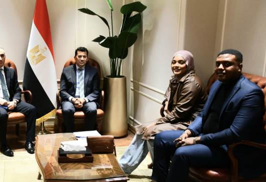 وزير الرياضة و البطلة نعمة سعيد