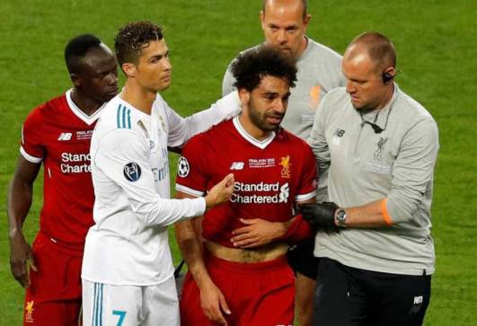 رونالدو يواسي محمد صلاح