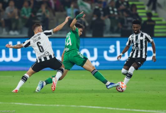 الأهلي أمام الشباب