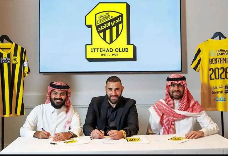 كريم بنزيما مع أنمار الحائلي