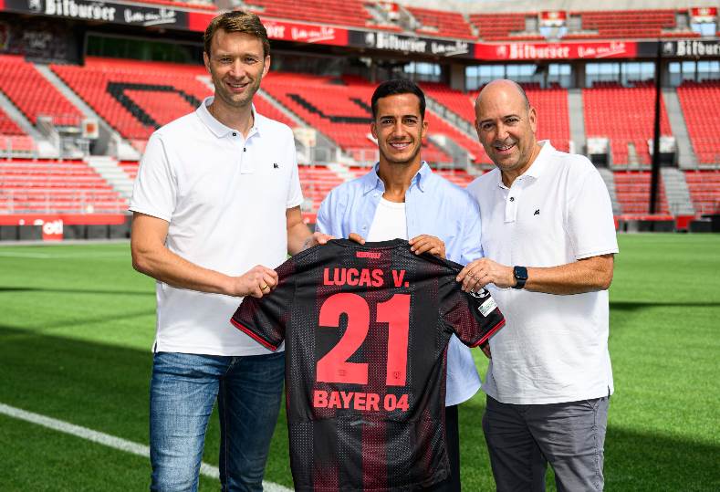  باير ليفركوزن يعلن ضم لوكاس فاسكيز