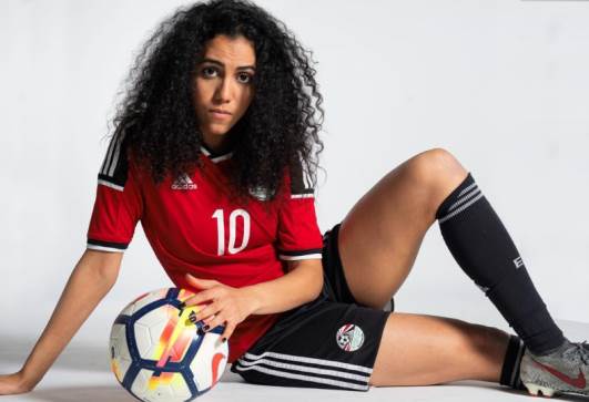 سارة عصام نجمة منتخب مصر ولاعبة هال سيتي الإنجليزي