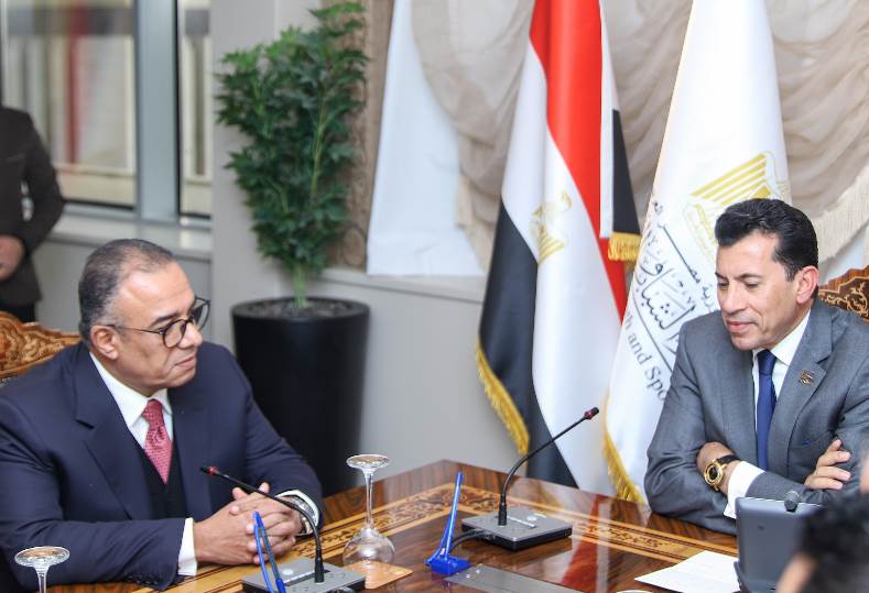 وزير الرياضة ورئيس اتحاد السلة