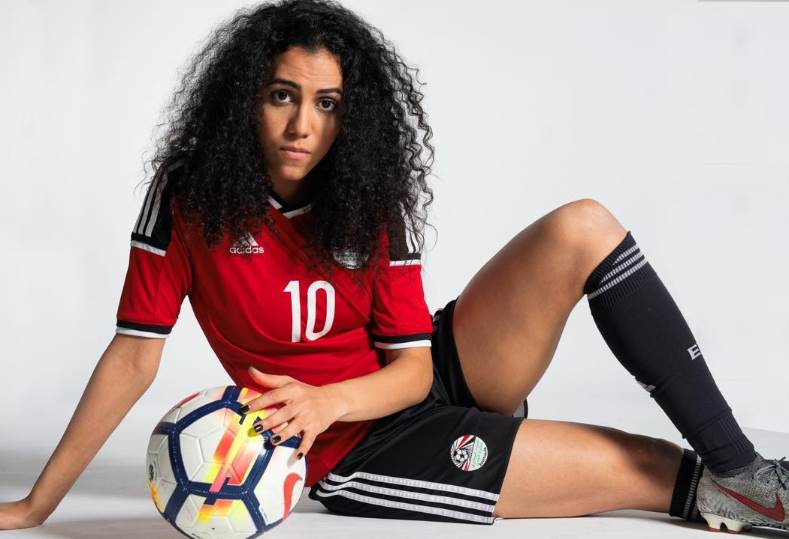 سارة عصام نجمة منتخب مصر ولاعبة هال سيتي الإنجليزي