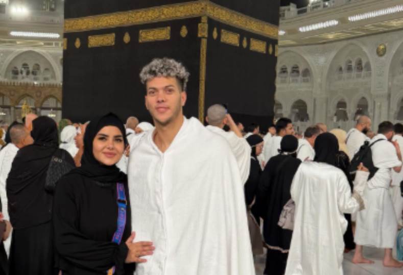 إمام عاشور وزوجته