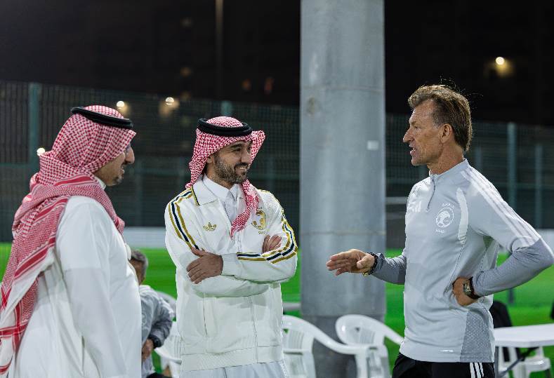 وزير الرياضة السعودي ورئيس الاتحاد السعودي رفقة هيرفي رينارد