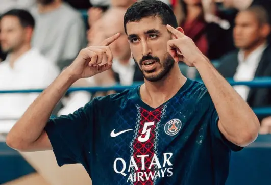 يحيي خالد سجل 9 أهداف في اللقاء