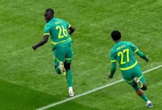 بابي جاي لاعب السنغال