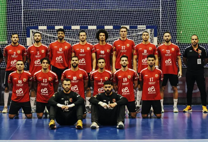 فريق يد النادي الأهلي بطل السوبر النسخة الماضية