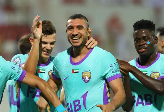 رامي ربيعة مع لاعبي العين 