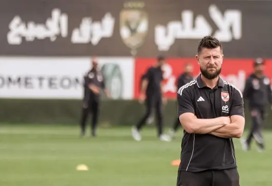 ديميتري لوبوف المدير الفني للنادي الأهلي