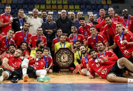 يد الاهلى