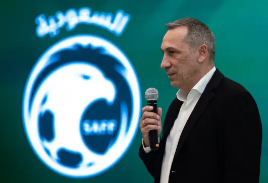 دونيس مدرب السعودية