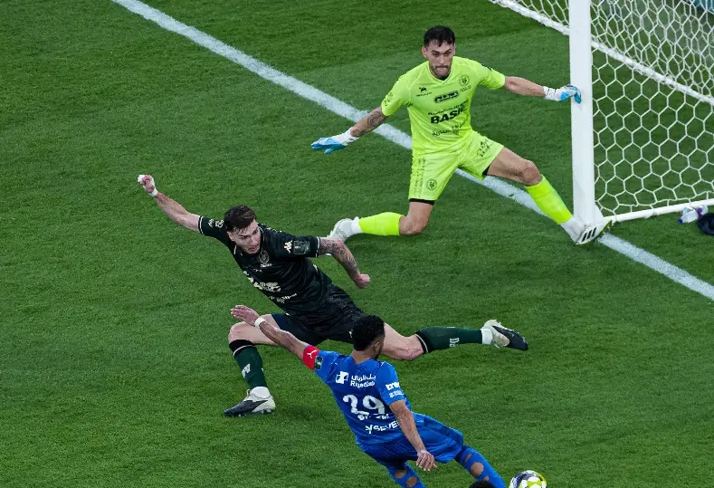 الهلال والخلود