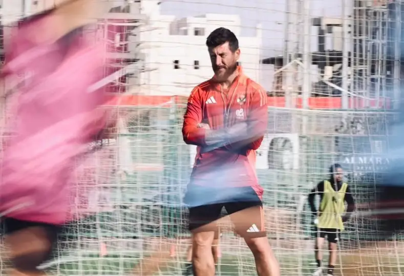 ديميتري لوبوف المدير الفني للنادي الأهلي