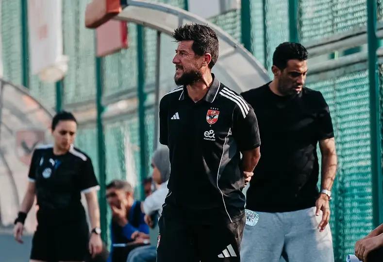 ديميتري لوبوف المدير الفني للنادي الأهلي