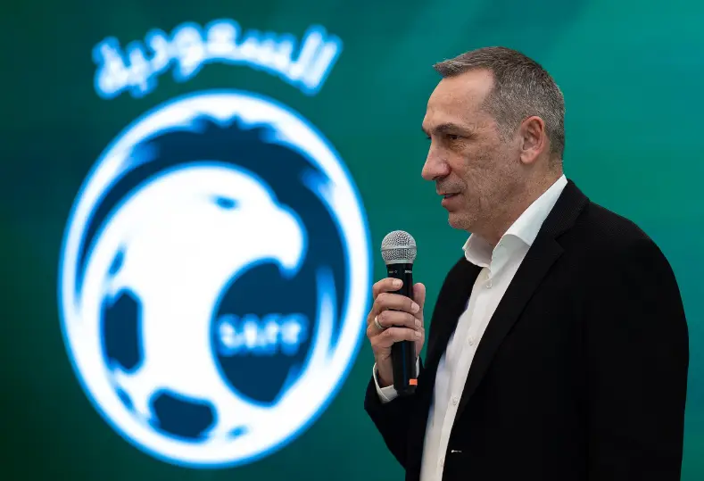دونيس مدرب السعودية