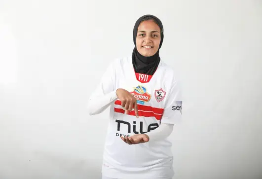  منة عاطف