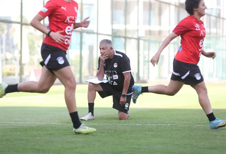 محمد كمال المدير الفني لمنتخب مصر الأول للكرة النسائية