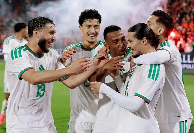 أنيس حاج موسى منتخب الجزائر